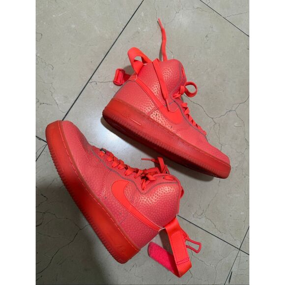 Limited edition neon Nike is 7.5 eur 38.5